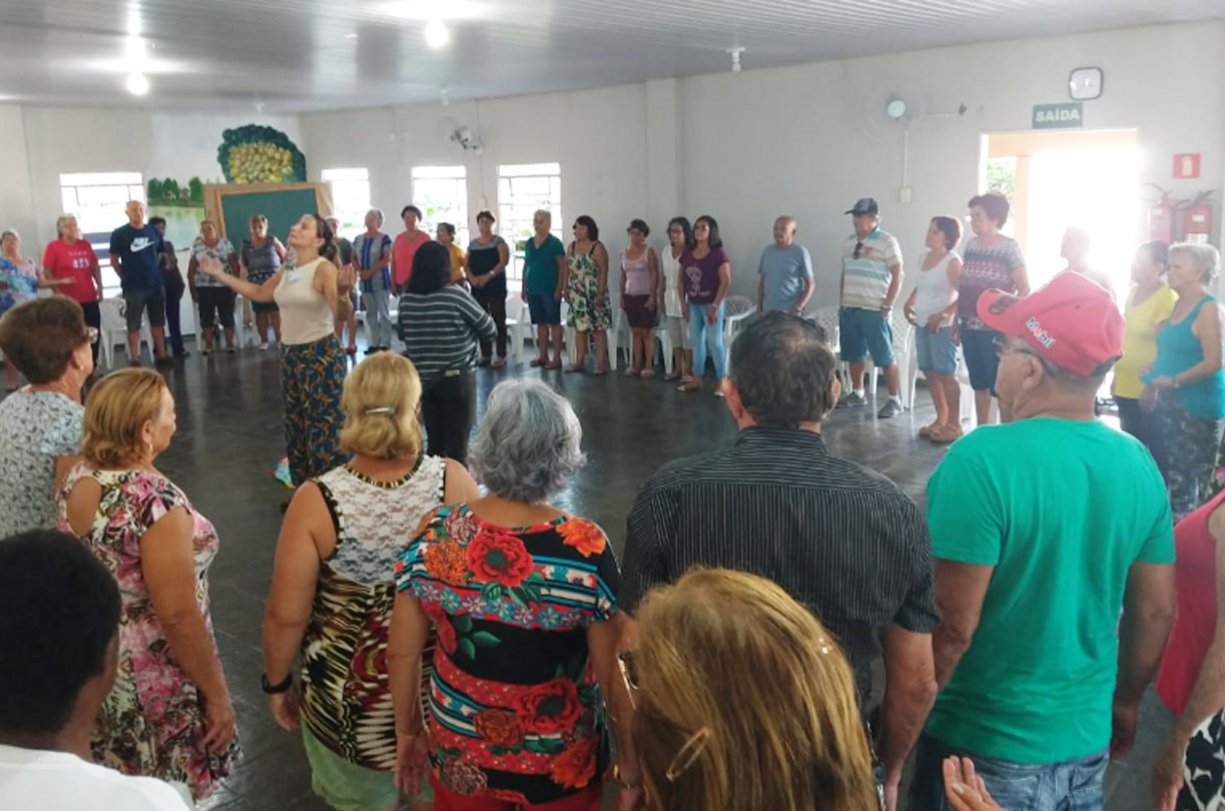 NASF e CCI Realizam atividade de Dança Circular com idosos
