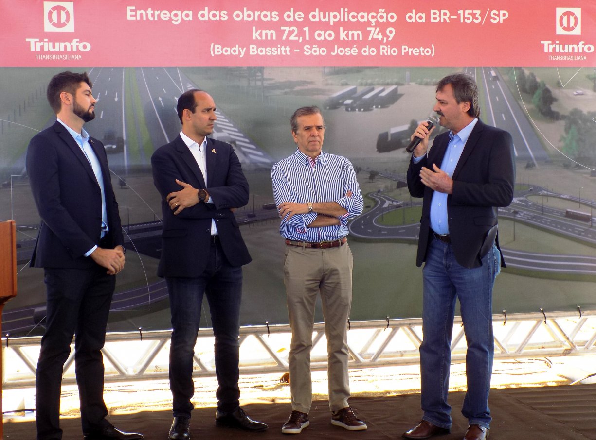 Tobardini, Edinho e diretores da Triunfo inauguram duplicação da BR-153